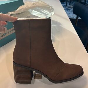 TOMS Evelyn Oak Brown Leather Women's Ankle Boot